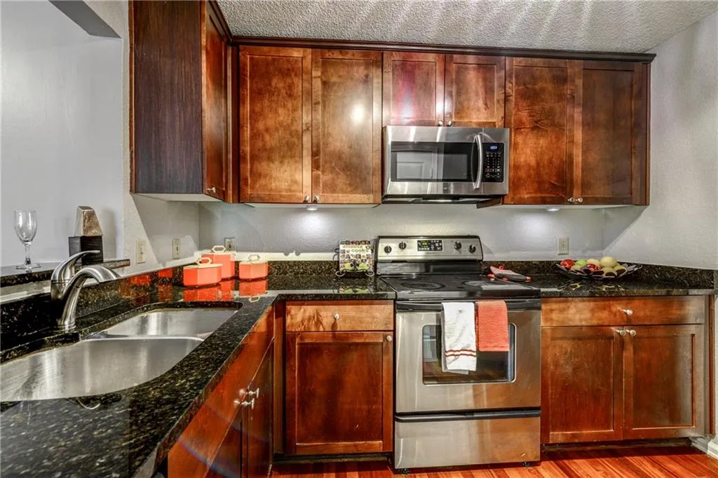 2657 Lenox Rd. Ne Unit 206, Atlanta, Georgia 30324, 2 Bedrooms Bedrooms, ,2 BathroomsBathrooms,Residential,Sold,2657 Lenox Rd. Ne Unit 206,5950702