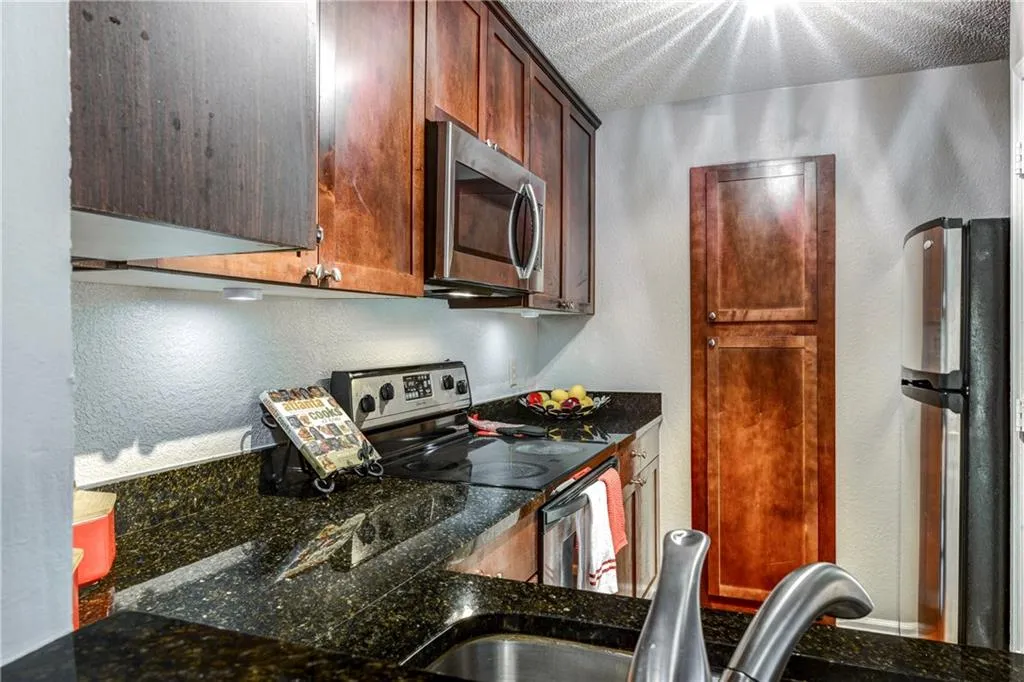 2657 Lenox Rd. Ne Unit 206, Atlanta, Georgia 30324, 2 Bedrooms Bedrooms, ,2 BathroomsBathrooms,Residential,Sold,2657 Lenox Rd. Ne Unit 206,5950702