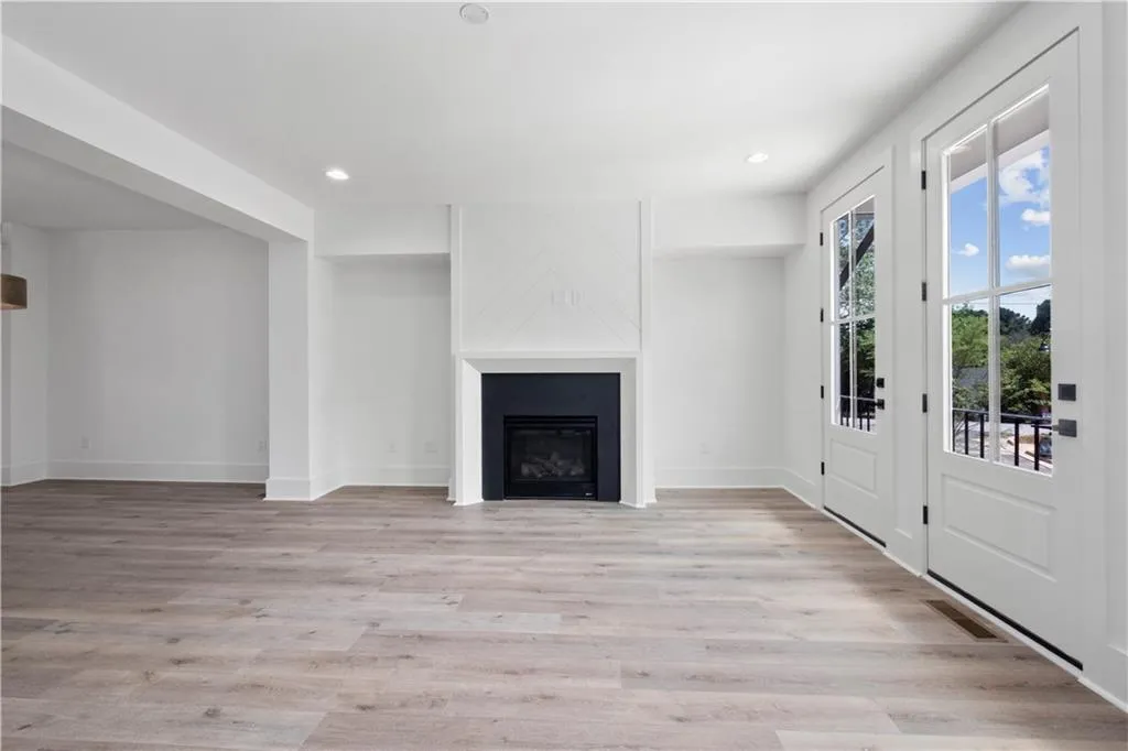 5862 Westin Road Unit 10, Atlanta, Georgia 30328, 3 Bedrooms Bedrooms, ,3 BathroomsBathrooms,Residential,Sold,5862 Westin Road Unit 10,6909101