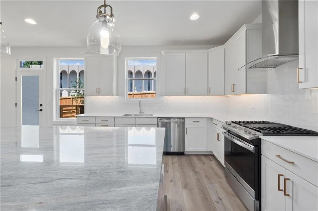 5862 Westin Road Unit 10, Atlanta, Georgia 30328, 3 Bedrooms Bedrooms, ,3 BathroomsBathrooms,Residential,Sold,5862 Westin Road Unit 10,6909101