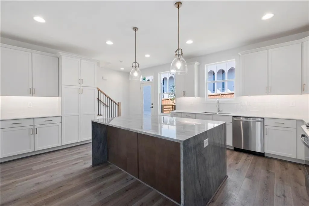 5862 Westin Road Unit 10, Atlanta, Georgia 30328, 3 Bedrooms Bedrooms, ,3 BathroomsBathrooms,Residential,Sold,5862 Westin Road Unit 10,6909101