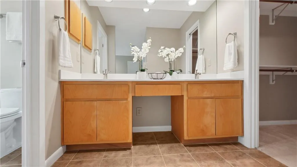 29 Dunwoody Springs Drive, Sandy Springs, Georgia 30328, 2 Bedrooms Bedrooms, ,2 BathroomsBathrooms,Residential,Sold,29 Dunwoody Springs Drive,7204589