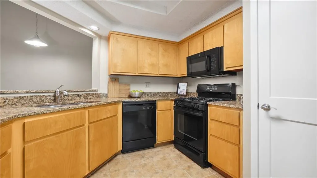 29 Dunwoody Springs Drive, Sandy Springs, Georgia 30328, 2 Bedrooms Bedrooms, ,2 BathroomsBathrooms,Residential,Sold,29 Dunwoody Springs Drive,7204589