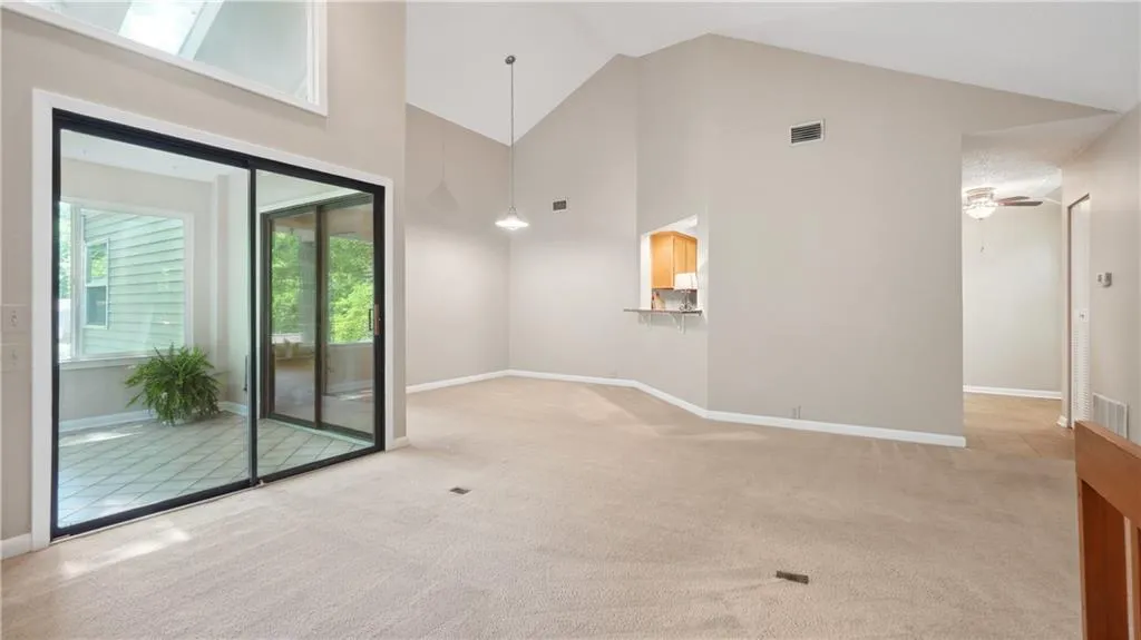 29 Dunwoody Springs Drive, Sandy Springs, Georgia 30328, 2 Bedrooms Bedrooms, ,2 BathroomsBathrooms,Residential,Sold,29 Dunwoody Springs Drive,7204589