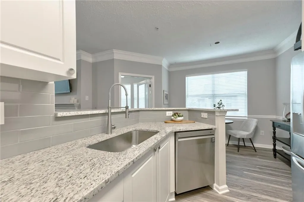 5559 Glenridge Drive Unit 1301, Sandy Springs, Georgia 30342, 2 Bedrooms Bedrooms, ,1 BathroomBathrooms,Residential,Sold,5559 Glenridge Drive Unit 1301,7177036