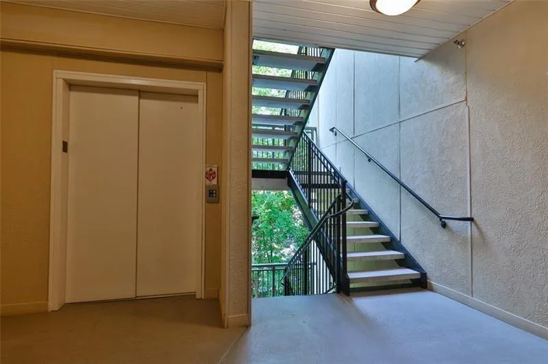 5559 Glenridge Drive Unit 1301, Sandy Springs, Georgia 30342, 2 Bedrooms Bedrooms, ,1 BathroomBathrooms,Residential,Sold,5559 Glenridge Drive Unit 1301,7177036