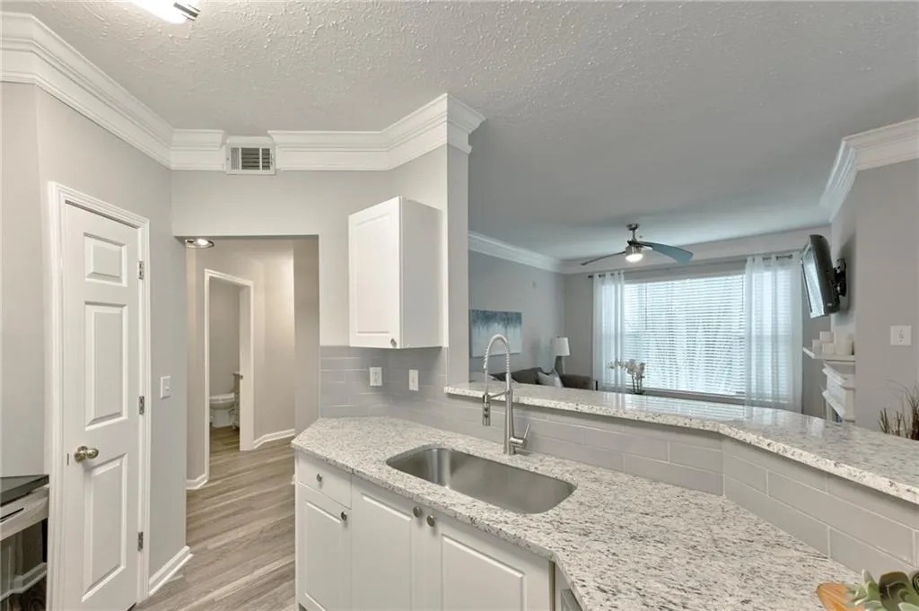 5559 Glenridge Drive Unit 1301, Sandy Springs, Georgia 30342, 2 Bedrooms Bedrooms, ,1 BathroomBathrooms,Residential,Sold,5559 Glenridge Drive Unit 1301,7177036