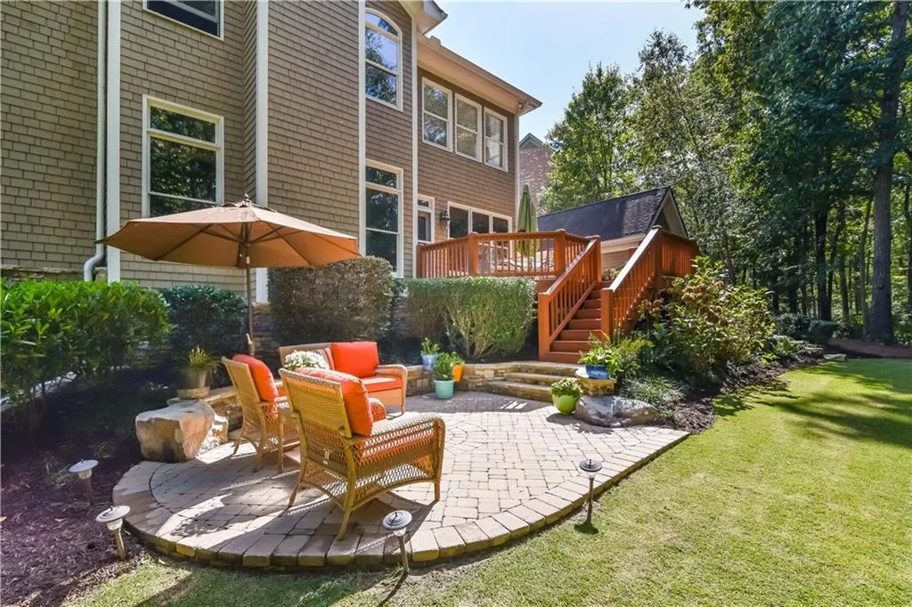 705 Glengate Place, Sandy Springs, Georgia 30328, 6 Bedrooms Bedrooms, ,5 BathroomsBathrooms,Residential,Sold,705 Glengate Place,5974627