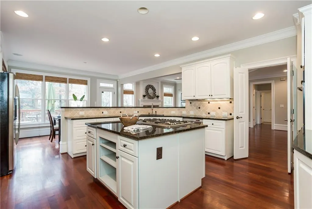 705 Glengate Place, Sandy Springs, Georgia 30328, 6 Bedrooms Bedrooms, ,5 BathroomsBathrooms,Residential,Sold,705 Glengate Place,5974627
