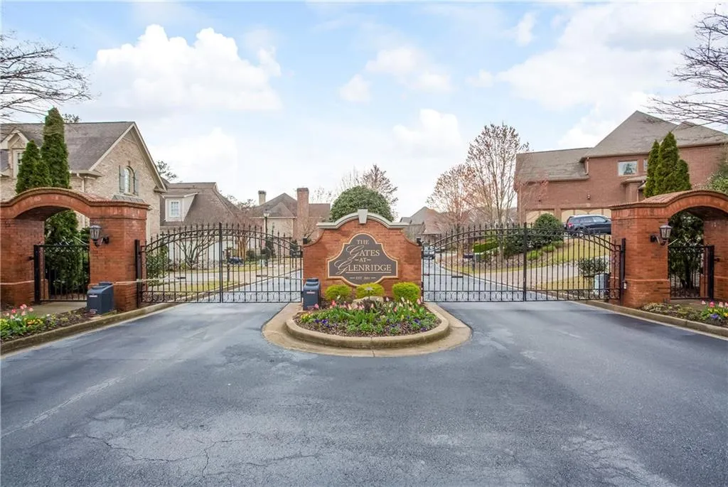705 Glengate Place, Sandy Springs, Georgia 30328, 6 Bedrooms Bedrooms, ,5 BathroomsBathrooms,Residential,Sold,705 Glengate Place,5974627
