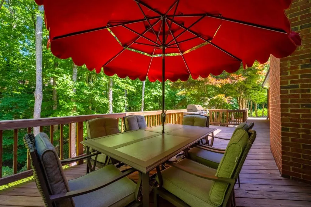 600 Bittersweet Trail, Sandy Springs, Georgia 30350, 5 Bedrooms Bedrooms, ,5 BathroomsBathrooms,Residential,Sold,600 Bittersweet Trail,7051310