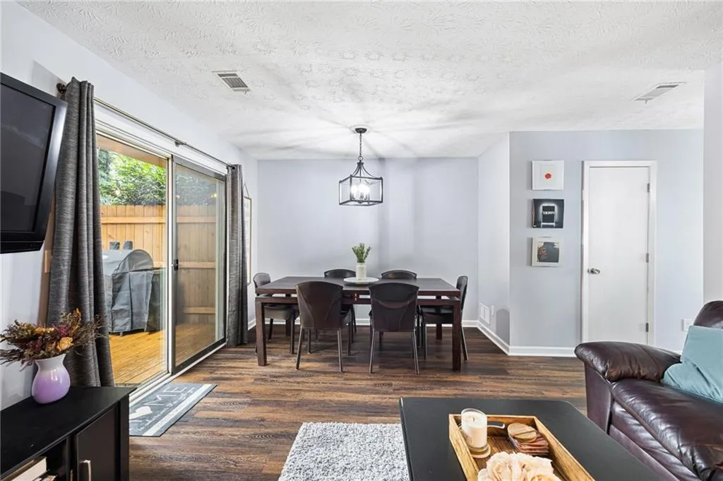 1606 Queen Anne Court, Sandy Springs, Georgia 30350, 2 Bedrooms Bedrooms, ,2 BathroomsBathrooms,Residential,Sold,1606 Queen Anne Court,7222514