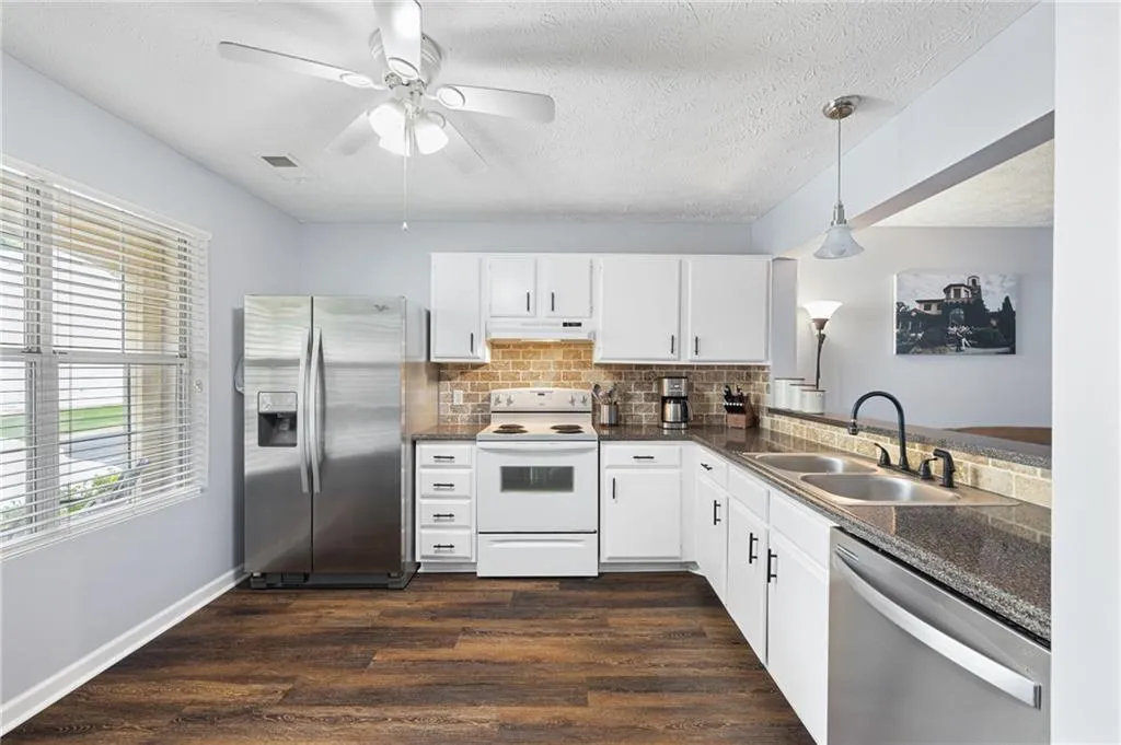 1606 Queen Anne Court, Sandy Springs, Georgia 30350, 2 Bedrooms Bedrooms, ,2 BathroomsBathrooms,Residential,Sold,1606 Queen Anne Court,7222514