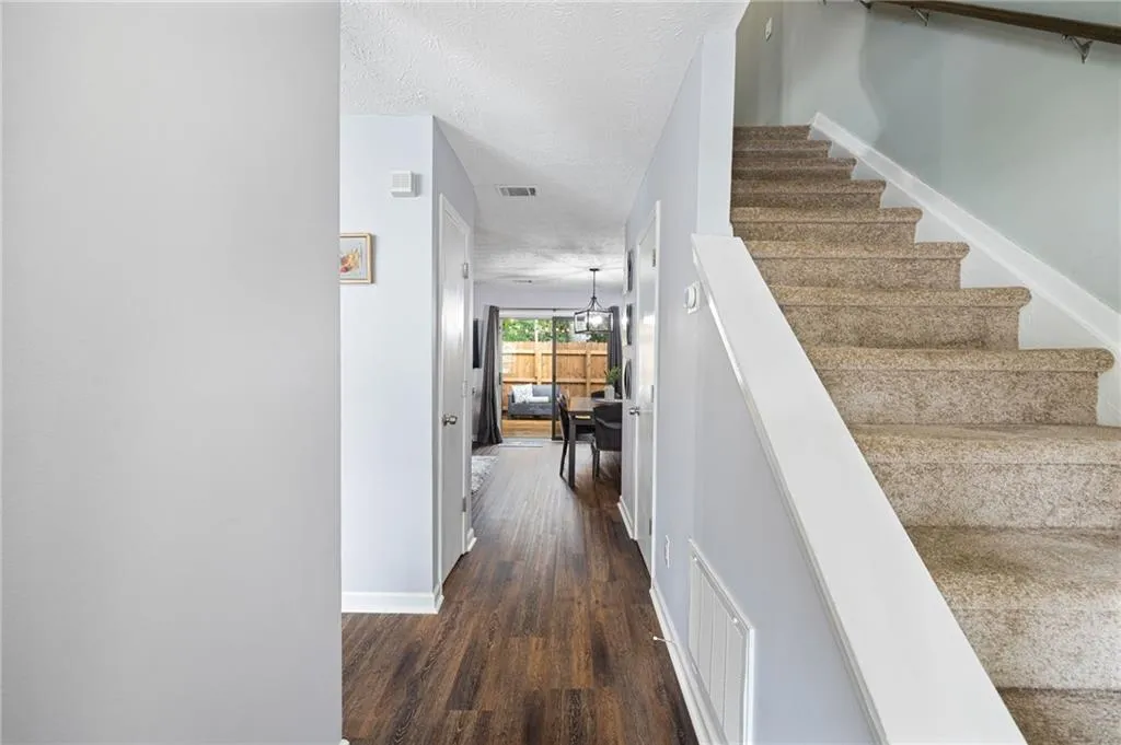 1606 Queen Anne Court, Sandy Springs, Georgia 30350, 2 Bedrooms Bedrooms, ,2 BathroomsBathrooms,Residential,Sold,1606 Queen Anne Court,7222514