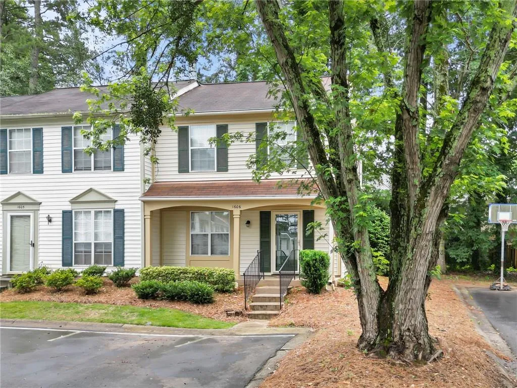 1606 Queen Anne Court, Sandy Springs, Georgia 30350, 2 Bedrooms Bedrooms, ,2 BathroomsBathrooms,Residential,Sold,1606 Queen Anne Court,7222514