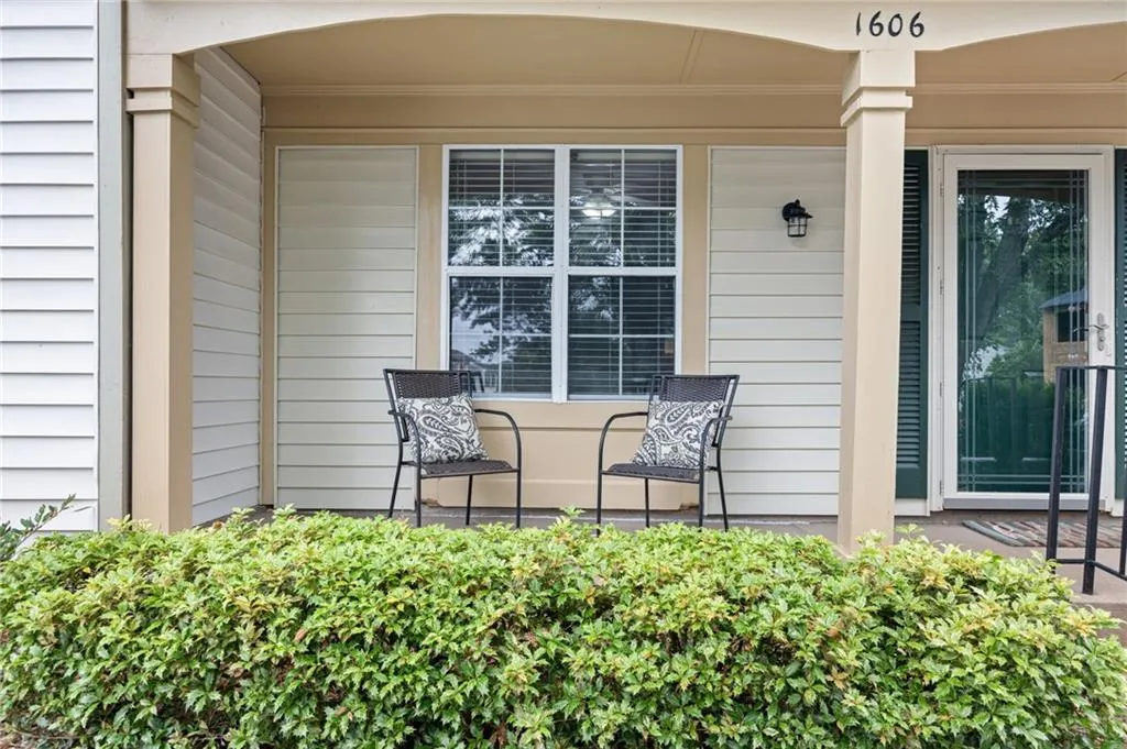 1606 Queen Anne Court, Sandy Springs, Georgia 30350, 2 Bedrooms Bedrooms, ,2 BathroomsBathrooms,Residential,Sold,1606 Queen Anne Court,7222514