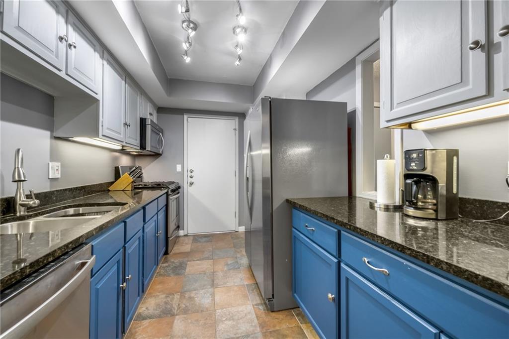 6851 Roswell Rd Unit O-19, Sandy Springs, Georgia 30328, 3 Bedrooms Bedrooms, ,2 BathroomsBathrooms,Residential,Sold,6851 Roswell Rd Unit O-19,7250826