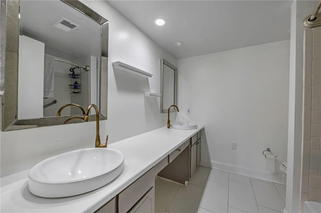 6851 Roswell Rd Unit O-19, Sandy Springs, Georgia 30328, 3 Bedrooms Bedrooms, ,2 BathroomsBathrooms,Residential,Sold,6851 Roswell Rd Unit O-19,7250826