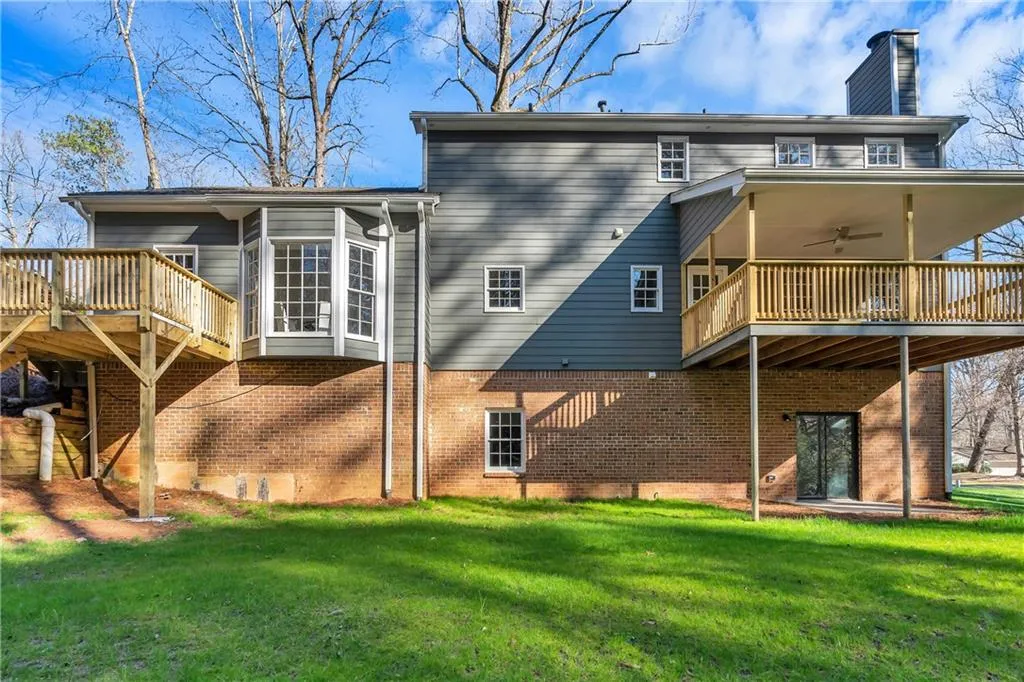 225 Mark Trail, Sandy Springs, Georgia 30328, 5 Bedrooms Bedrooms, ,3 BathroomsBathrooms,Residential,Sold,225 Mark Trail,6695852