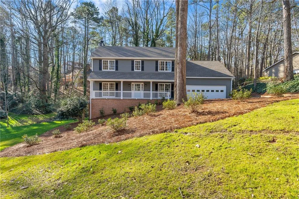 225 Mark Trail, Sandy Springs, Georgia 30328, 5 Bedrooms Bedrooms, ,3 BathroomsBathrooms,Residential,Sold,225 Mark Trail,6695852