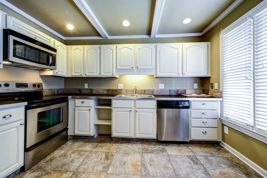 38 W Ferry Drive Ne, Atlanta, Georgia 30319, 3 Bedrooms Bedrooms, ,3 BathroomsBathrooms,Residential,Sold,38 W Ferry Drive Ne,5634172