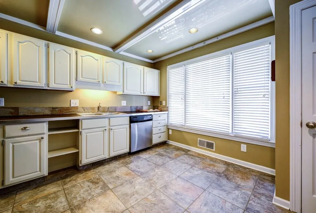 38 W Ferry Drive Ne, Atlanta, Georgia 30319, 3 Bedrooms Bedrooms, ,3 BathroomsBathrooms,Residential,Sold,38 W Ferry Drive Ne,5634172