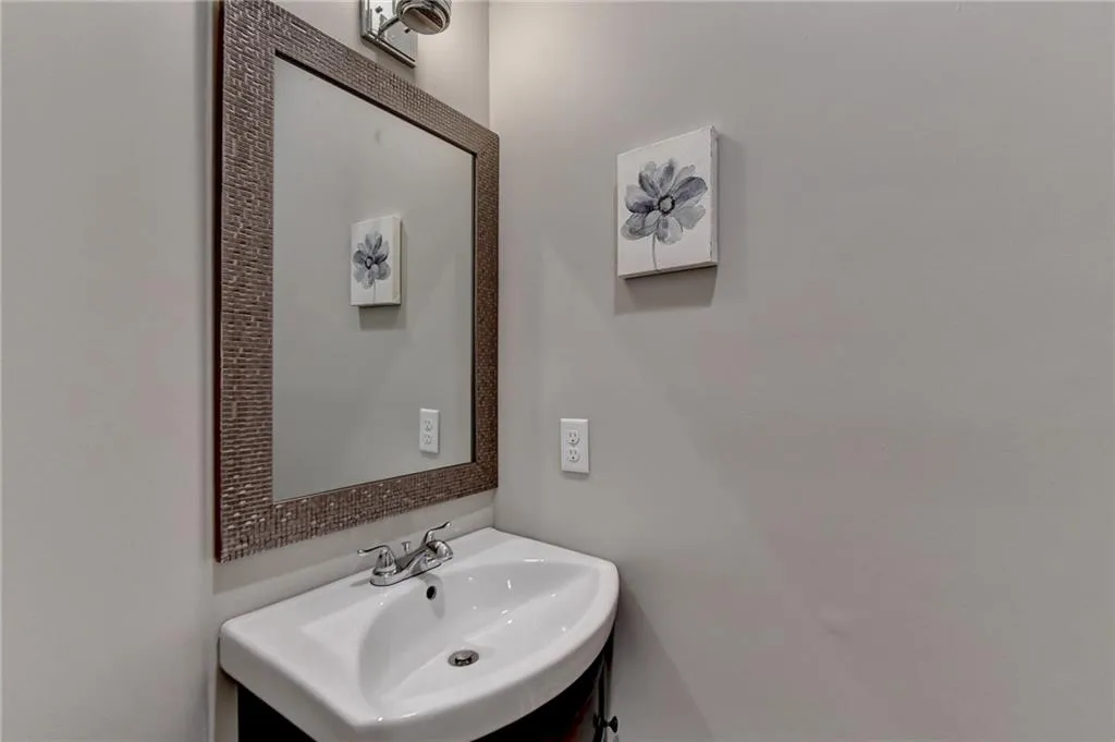 235 Grosvenor Place, Sandy Springs, Georgia 30328, 3 Bedrooms Bedrooms, ,3 BathroomsBathrooms,Residential,Sold,235 Grosvenor Place,7241860