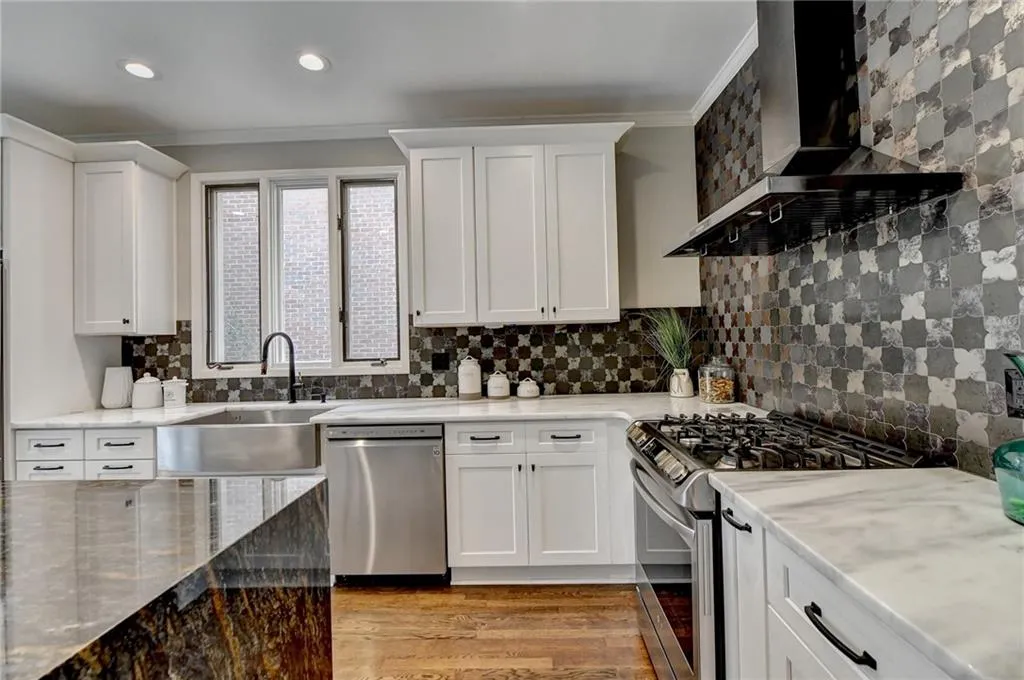 235 Grosvenor Place, Sandy Springs, Georgia 30328, 3 Bedrooms Bedrooms, ,3 BathroomsBathrooms,Residential,Sold,235 Grosvenor Place,7241860