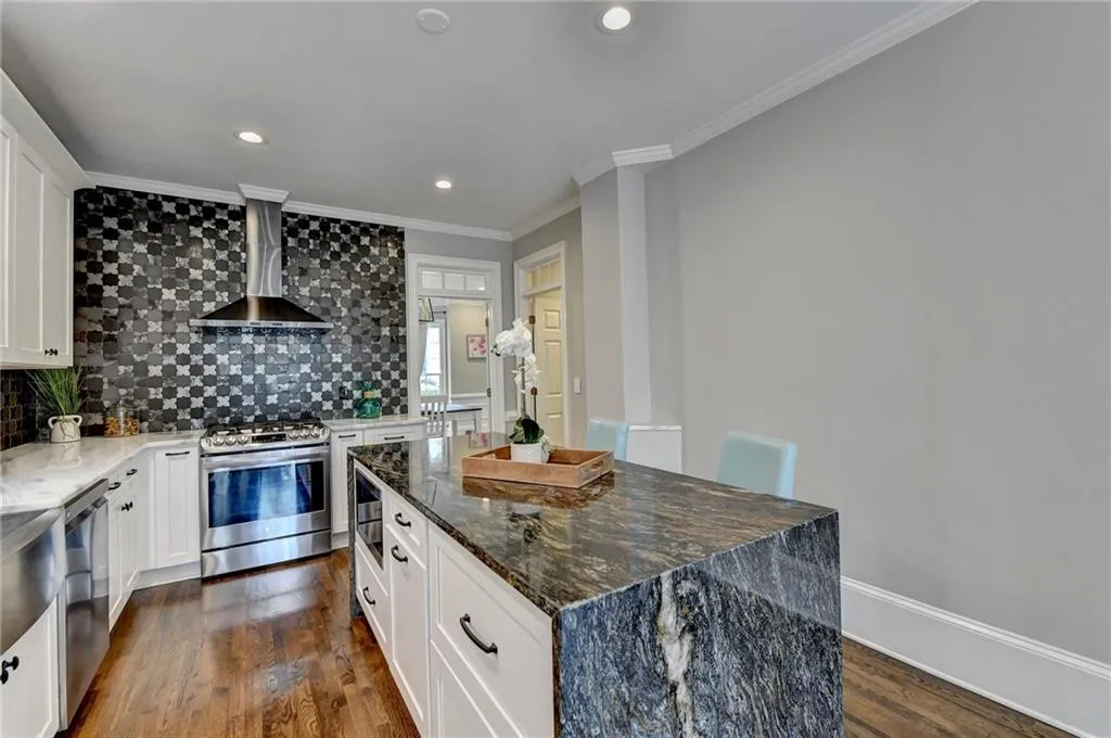 235 Grosvenor Place, Sandy Springs, Georgia 30328, 3 Bedrooms Bedrooms, ,3 BathroomsBathrooms,Residential,Sold,235 Grosvenor Place,7241860