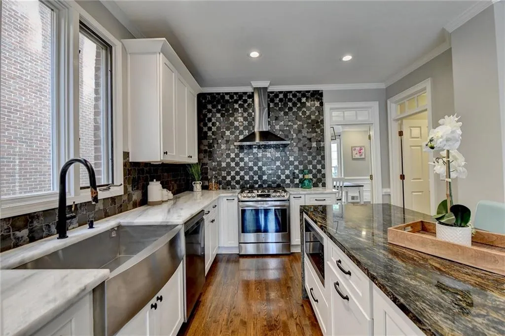 235 Grosvenor Place, Sandy Springs, Georgia 30328, 3 Bedrooms Bedrooms, ,3 BathroomsBathrooms,Residential,Sold,235 Grosvenor Place,7241860