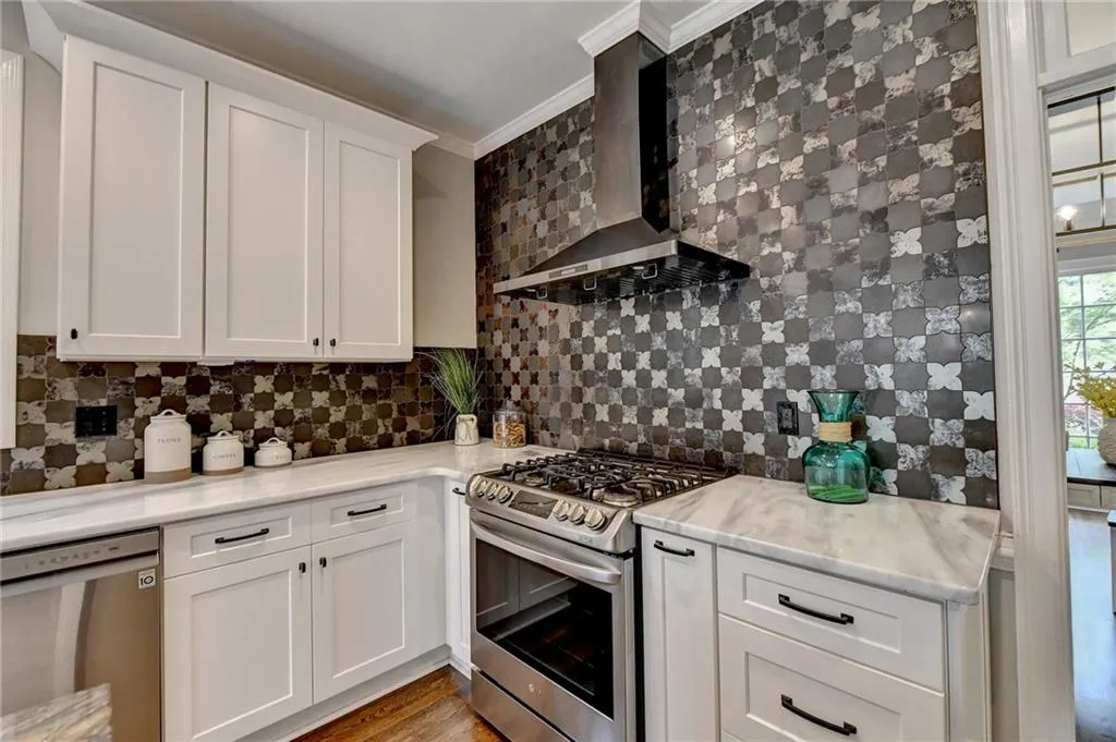 235 Grosvenor Place, Sandy Springs, Georgia 30328, 3 Bedrooms Bedrooms, ,3 BathroomsBathrooms,Residential,Sold,235 Grosvenor Place,7241860