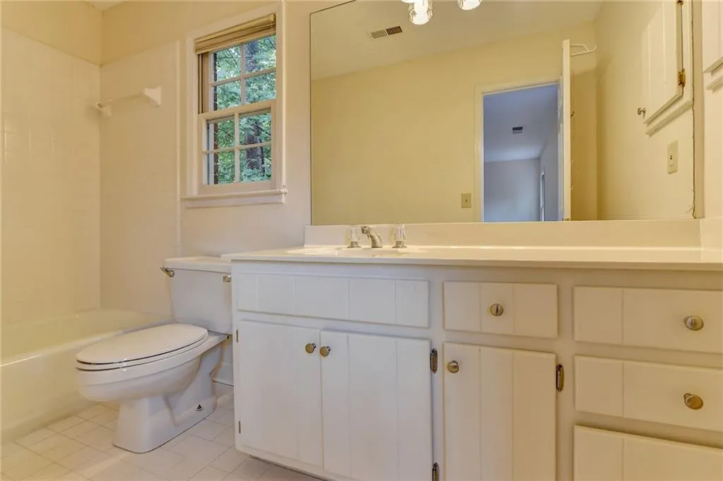 235 Grosvenor Place, Sandy Springs, Georgia 30328, 3 Bedrooms Bedrooms, ,3 BathroomsBathrooms,Residential,Sold,235 Grosvenor Place,7241860