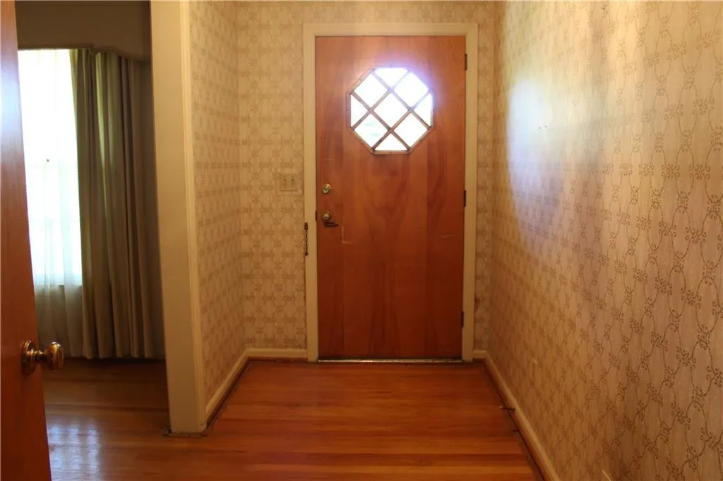 6105 Glenridge Drive, Sandy Springs, Georgia 30328, 3 Bedrooms Bedrooms, ,3 BathroomsBathrooms,Residential,Sold,6105 Glenridge Drive,6098535