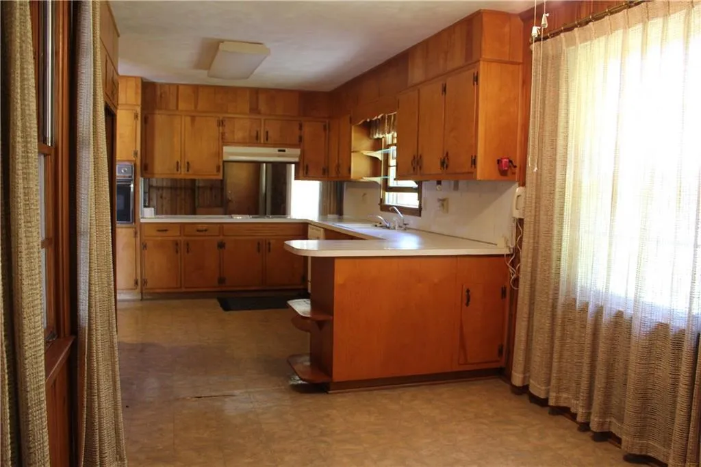 6105 Glenridge Drive, Sandy Springs, Georgia 30328, 3 Bedrooms Bedrooms, ,3 BathroomsBathrooms,Residential,Sold,6105 Glenridge Drive,6098535