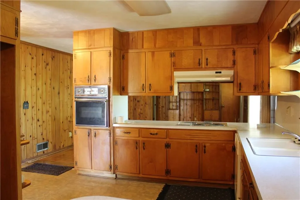 6105 Glenridge Drive, Sandy Springs, Georgia 30328, 3 Bedrooms Bedrooms, ,3 BathroomsBathrooms,Residential,Sold,6105 Glenridge Drive,6098535