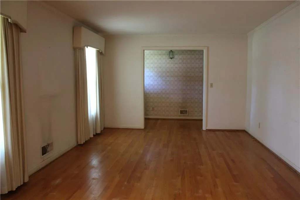 6105 Glenridge Drive, Sandy Springs, Georgia 30328, 3 Bedrooms Bedrooms, ,3 BathroomsBathrooms,Residential,Sold,6105 Glenridge Drive,6098535