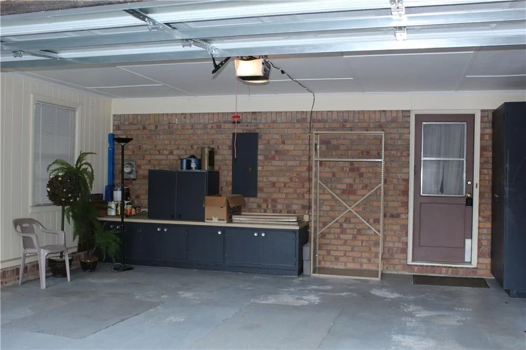 6105 Glenridge Drive, Sandy Springs, Georgia 30328, 3 Bedrooms Bedrooms, ,3 BathroomsBathrooms,Residential,Sold,6105 Glenridge Drive,6098535