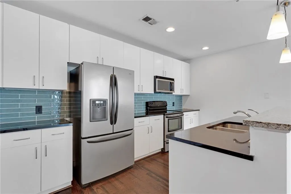 44 Peachtree Place Ne Unit 1924, Atlanta, Georgia 30309, 2 Bedrooms Bedrooms, ,2 BathroomsBathrooms,Residential,For Sale,44 Peachtree Place Ne Unit 1924,7623570