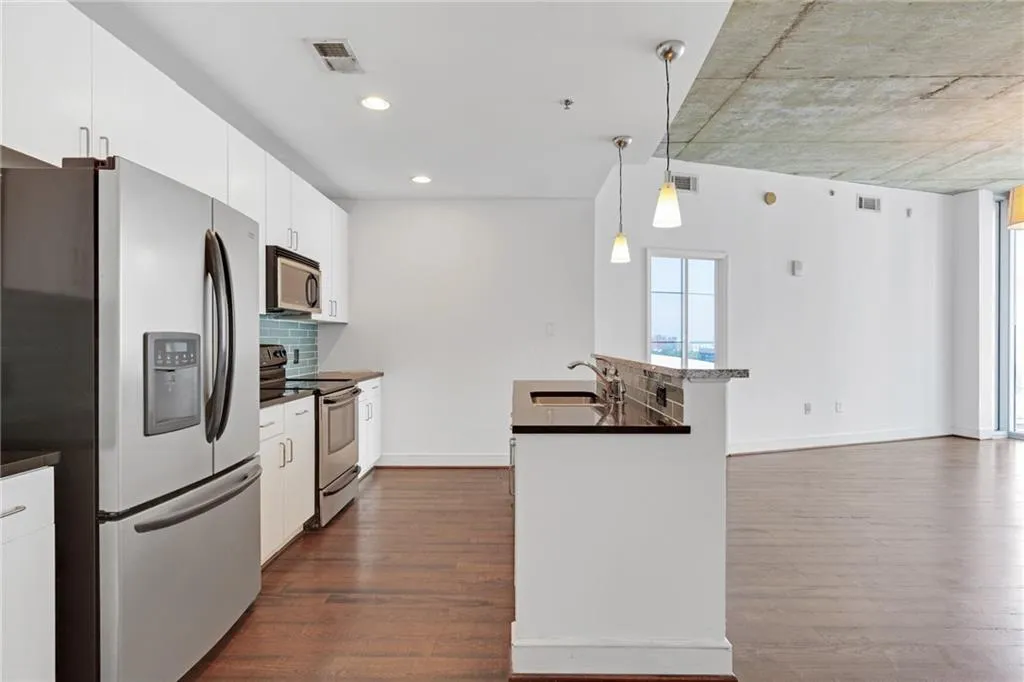 44 Peachtree Place Ne Unit 1924, Atlanta, Georgia 30309, 2 Bedrooms Bedrooms, ,2 BathroomsBathrooms,Residential,For Sale,44 Peachtree Place Ne Unit 1924,7623570