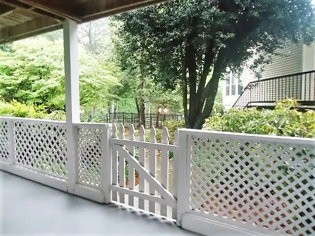 6802 Glenridge Drive Unit J, Sandy Springs, Georgia 30328, 2 Bedrooms Bedrooms, ,2 BathroomsBathrooms,Residential,Sold,6802 Glenridge Drive Unit J,5681273