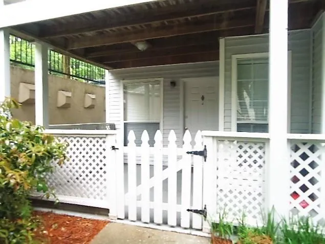 6802 Glenridge Drive Unit J, Sandy Springs, Georgia 30328, 2 Bedrooms Bedrooms, ,2 BathroomsBathrooms,Residential,Sold,6802 Glenridge Drive Unit J,5681273