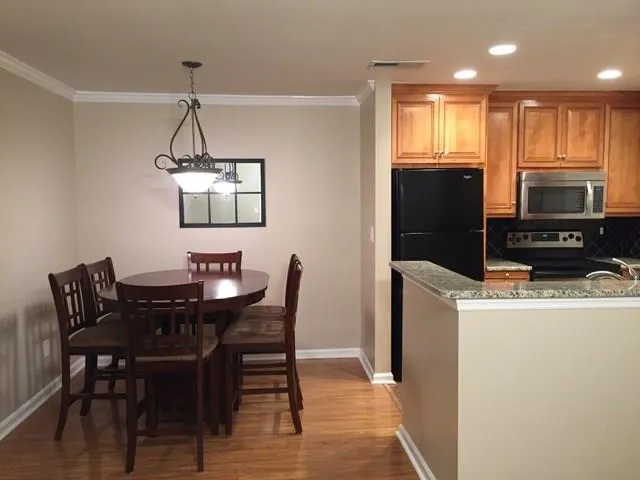 425 Granville Court Ne, Sandy Springs, Georgia 30328, 1 Bedroom Bedrooms, ,1 BathroomBathrooms,Residential,Sold,425 Granville Court Ne,5942159