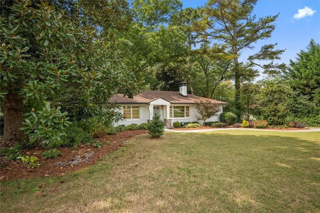 170 Johnson Ferry Road Nw, Sandy Springs, Georgia 30328, 3 Bedrooms Bedrooms, ,3 BathroomsBathrooms,Residential,Sold,170 Johnson Ferry Road Nw,6944405