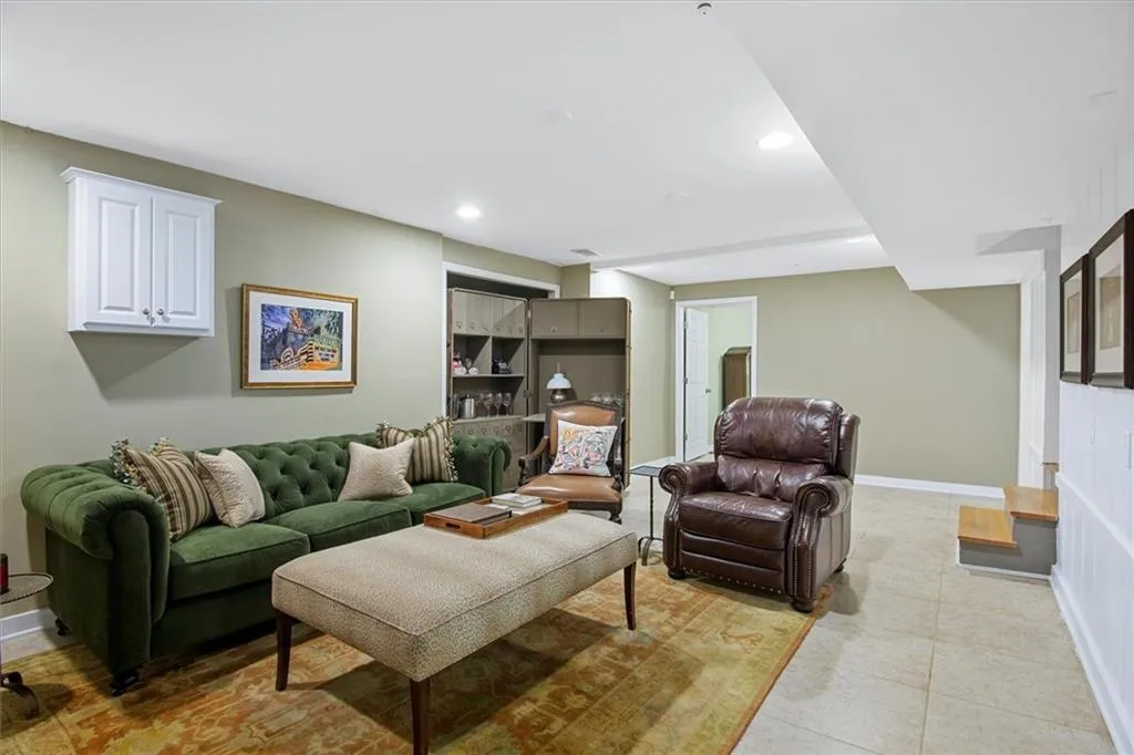 170 Johnson Ferry Road Nw, Sandy Springs, Georgia 30328, 3 Bedrooms Bedrooms, ,3 BathroomsBathrooms,Residential,Sold,170 Johnson Ferry Road Nw,6944405