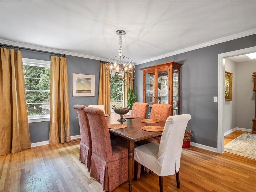 170 Johnson Ferry Road Nw, Sandy Springs, Georgia 30328, 3 Bedrooms Bedrooms, ,3 BathroomsBathrooms,Residential,Sold,170 Johnson Ferry Road Nw,6944405