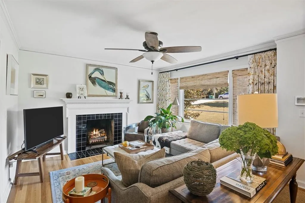 170 Johnson Ferry Road Nw, Sandy Springs, Georgia 30328, 3 Bedrooms Bedrooms, ,3 BathroomsBathrooms,Residential,Sold,170 Johnson Ferry Road Nw,6944405