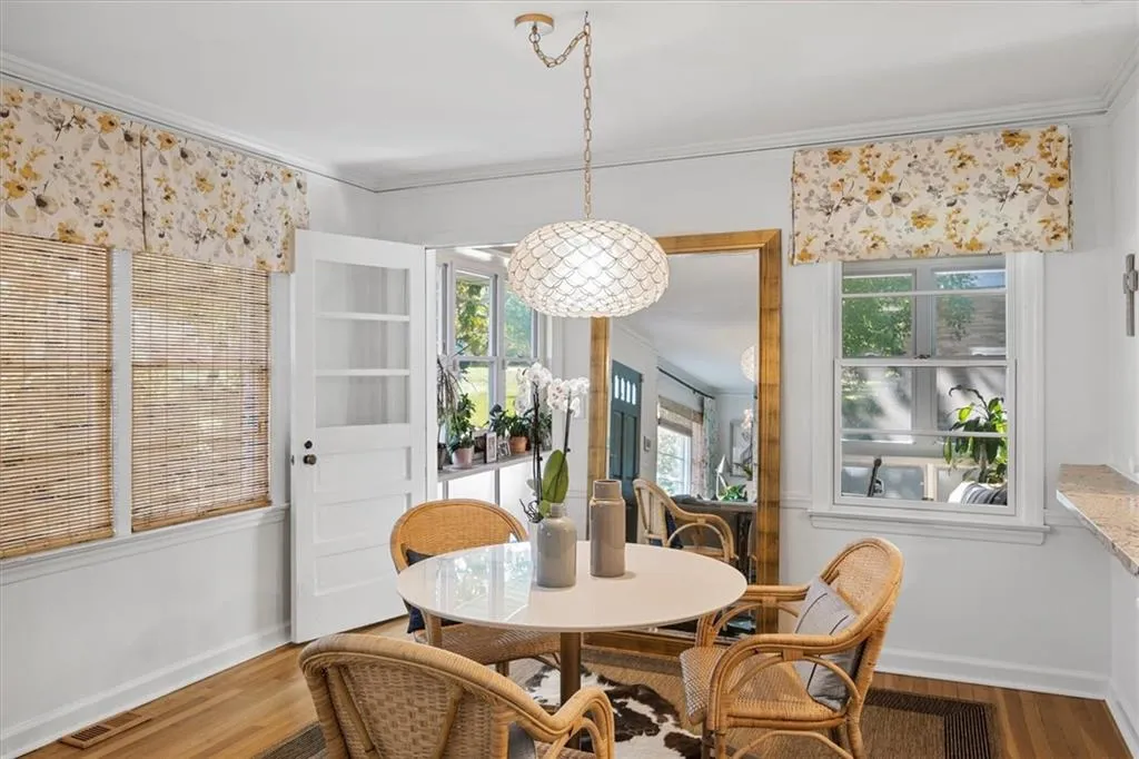 170 Johnson Ferry Road Nw, Sandy Springs, Georgia 30328, 3 Bedrooms Bedrooms, ,3 BathroomsBathrooms,Residential,Sold,170 Johnson Ferry Road Nw,6944405