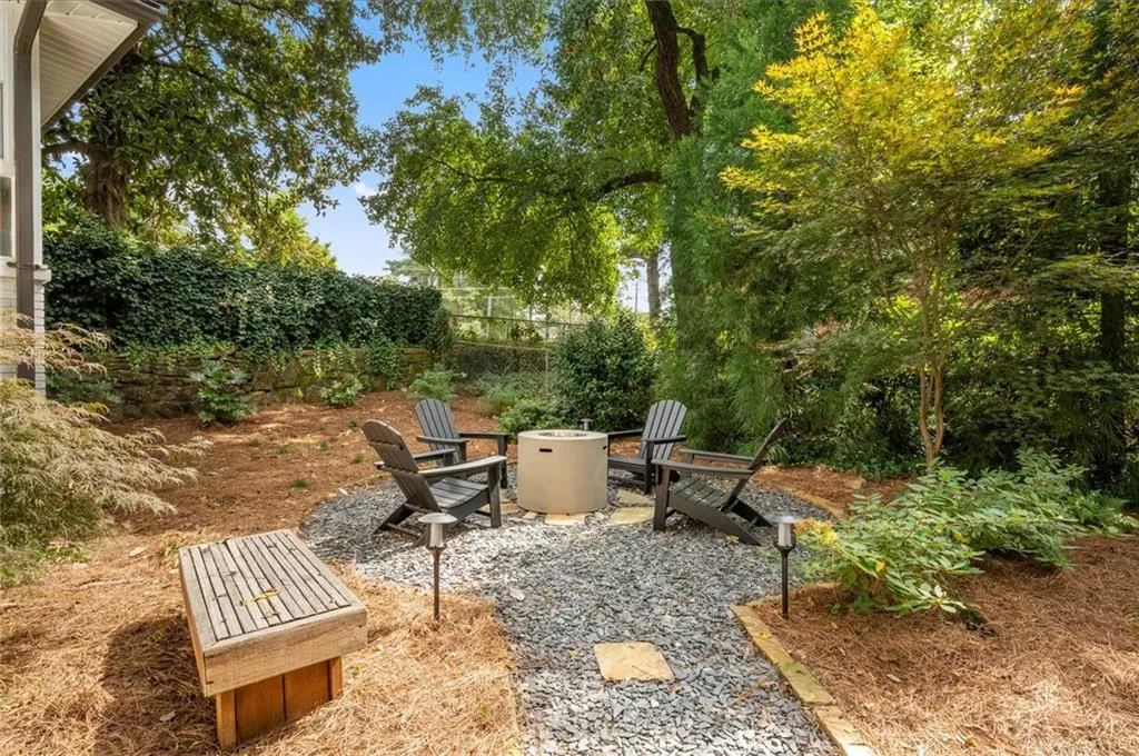 170 Johnson Ferry Road Nw, Sandy Springs, Georgia 30328, 3 Bedrooms Bedrooms, ,3 BathroomsBathrooms,Residential,Sold,170 Johnson Ferry Road Nw,6944405