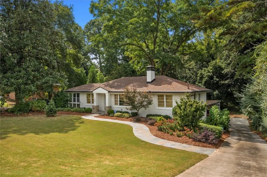 170 Johnson Ferry Road Nw, Sandy Springs, Georgia 30328, 3 Bedrooms Bedrooms, ,3 BathroomsBathrooms,Residential,Sold,170 Johnson Ferry Road Nw,6944405