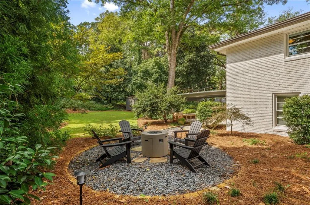 170 Johnson Ferry Road Nw, Sandy Springs, Georgia 30328, 3 Bedrooms Bedrooms, ,3 BathroomsBathrooms,Residential,Sold,170 Johnson Ferry Road Nw,6944405